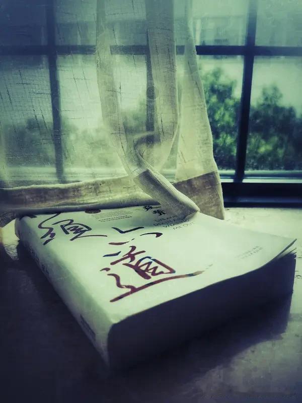 《人生处世之道》
生活之道在于简，
待人之道在于真，
社交之道在于诚，
幸福之道