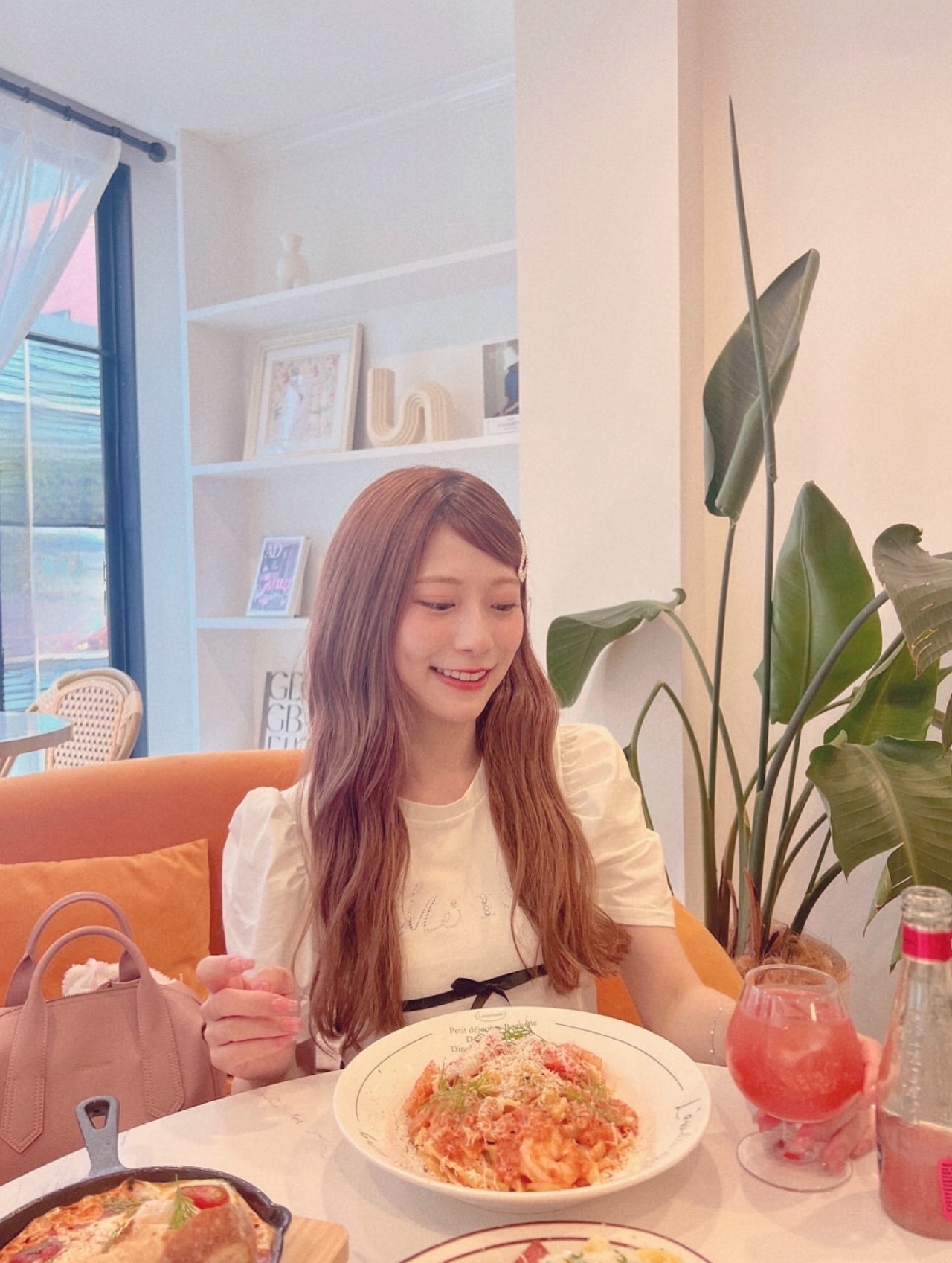 東村芽依🍓「大好きなふーりーちゃんのお洋服でおでかけした日‎🤍.⋆𝜗?