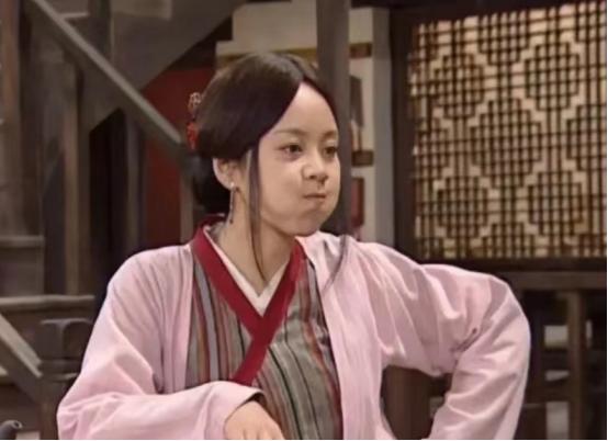 2004年，闫妮的丈夫邹伟突然提出离婚，他对闫妮说：“房子和车子都给你，100万