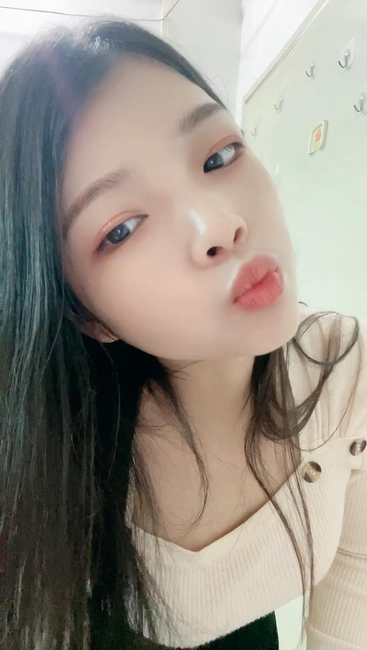 明天就是出发流浪的日子，听粉丝意见，一人一包简单便捷，但我心里好忐忑呀，距离流浪