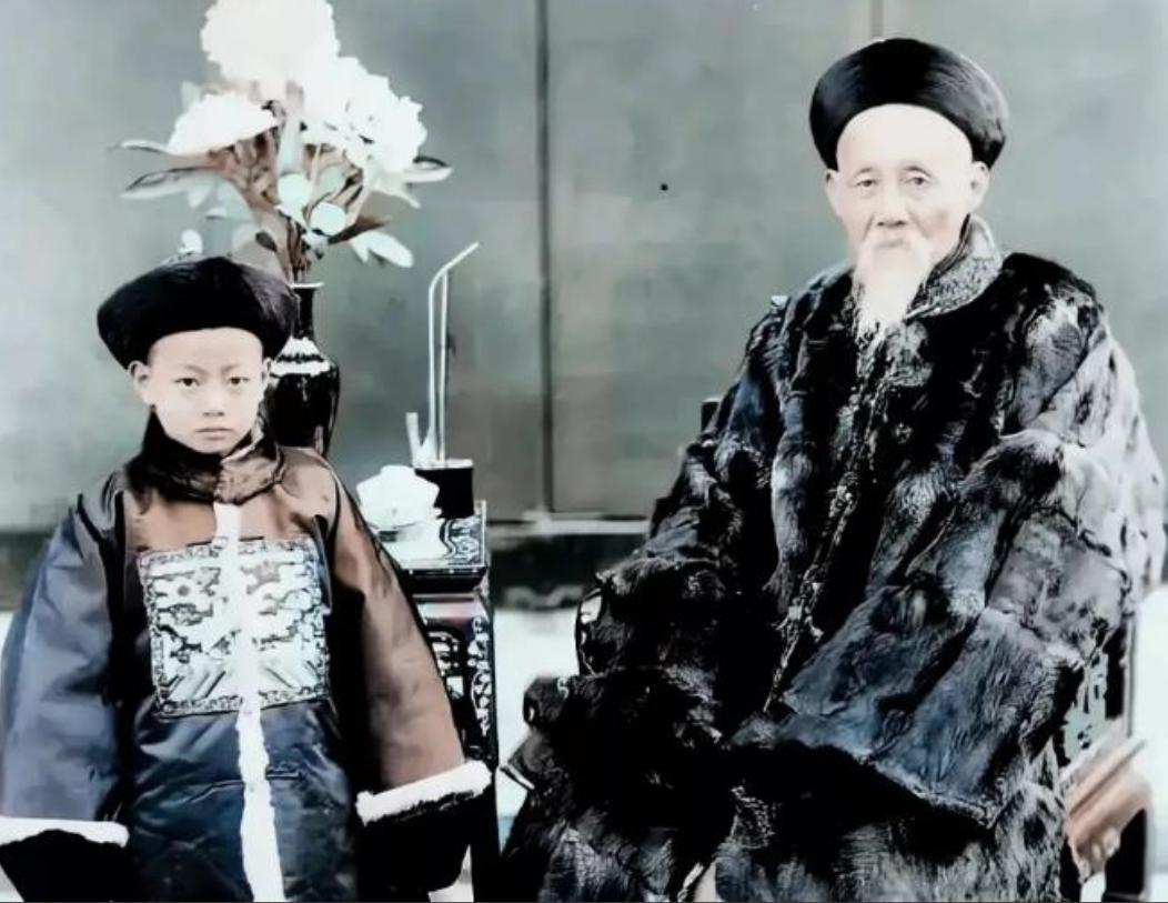 1904年，29岁的李征五被晚清军机大臣王文韶招为女婿。洞房花烛夜，他急不可耐的