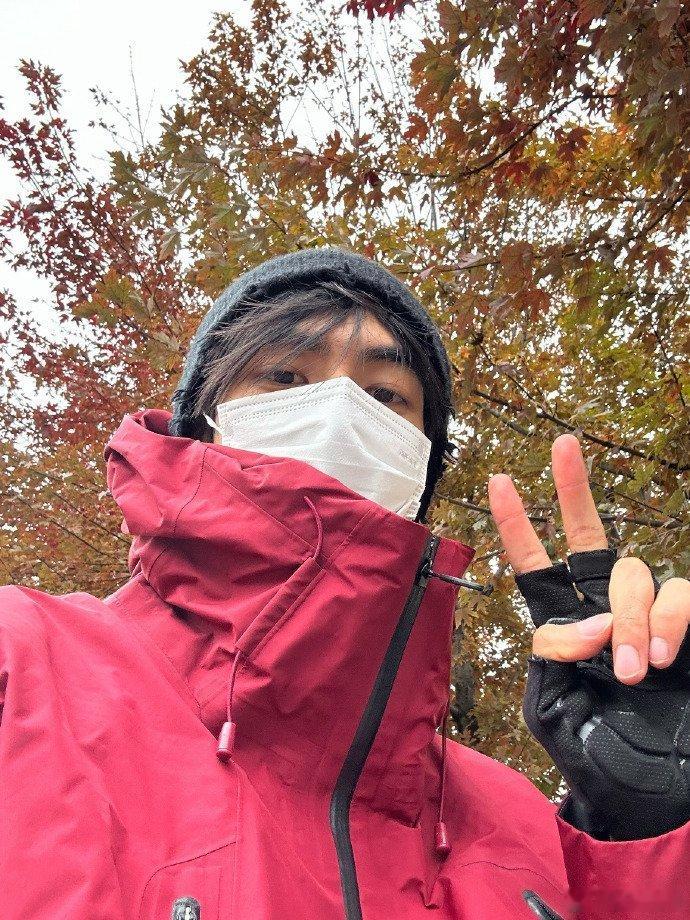 宋威龙 一个本来就很好的人不把粉丝数据当义务，把心意藏进每个小细节，拍戏下意识护