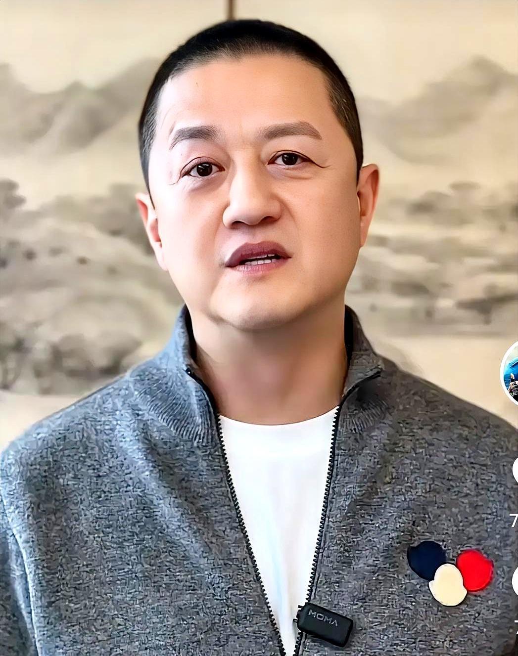 2600万租金压垮李亚鹏
 
54岁，头发花白，他坐在镜头前，一句“情怀大于能力