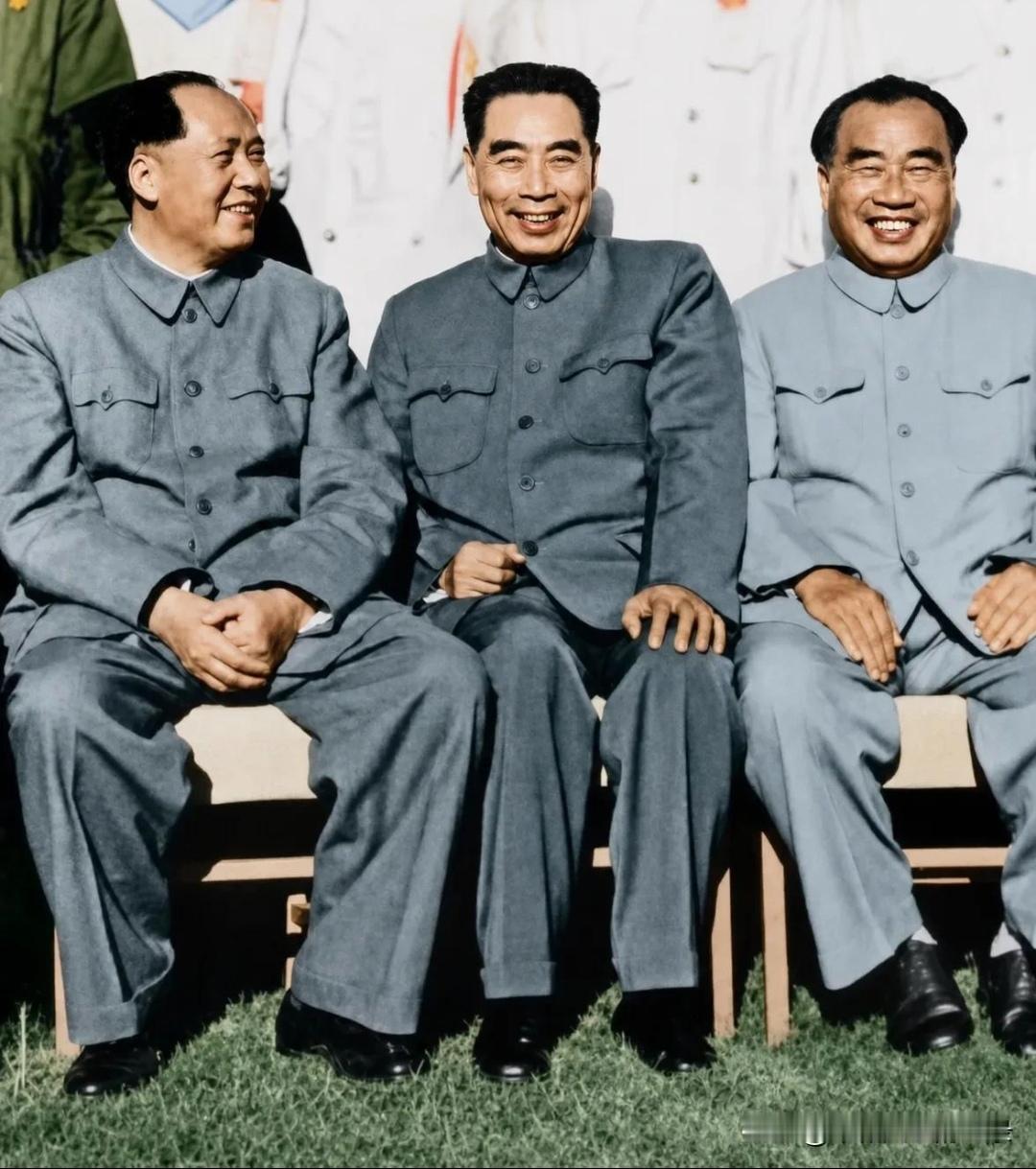 千古伟人 万世敬仰！