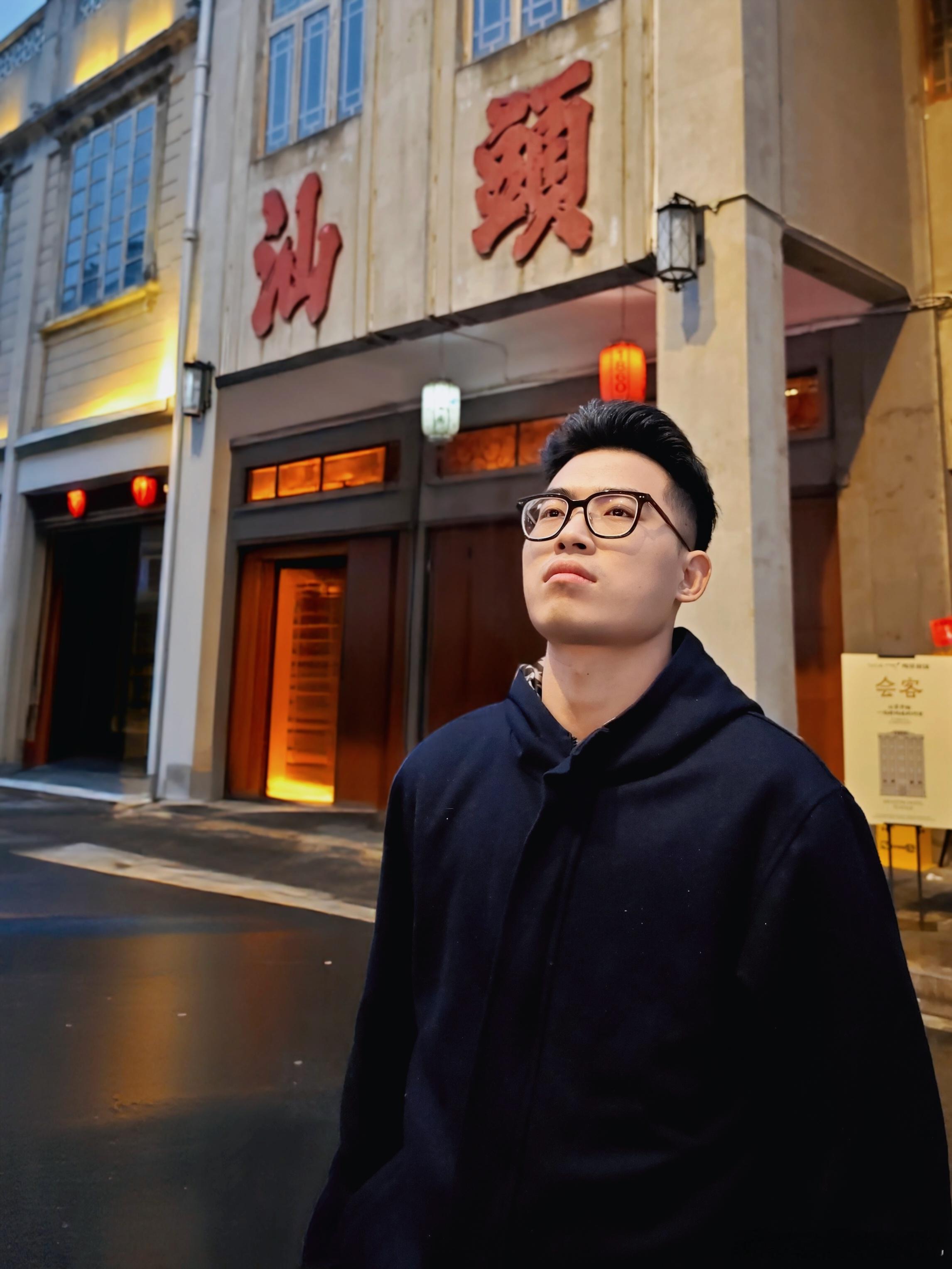 深夜发个库存照，摄于 24 年的 2 月，当时是春节假期，我跟初恋女友，从深圳自