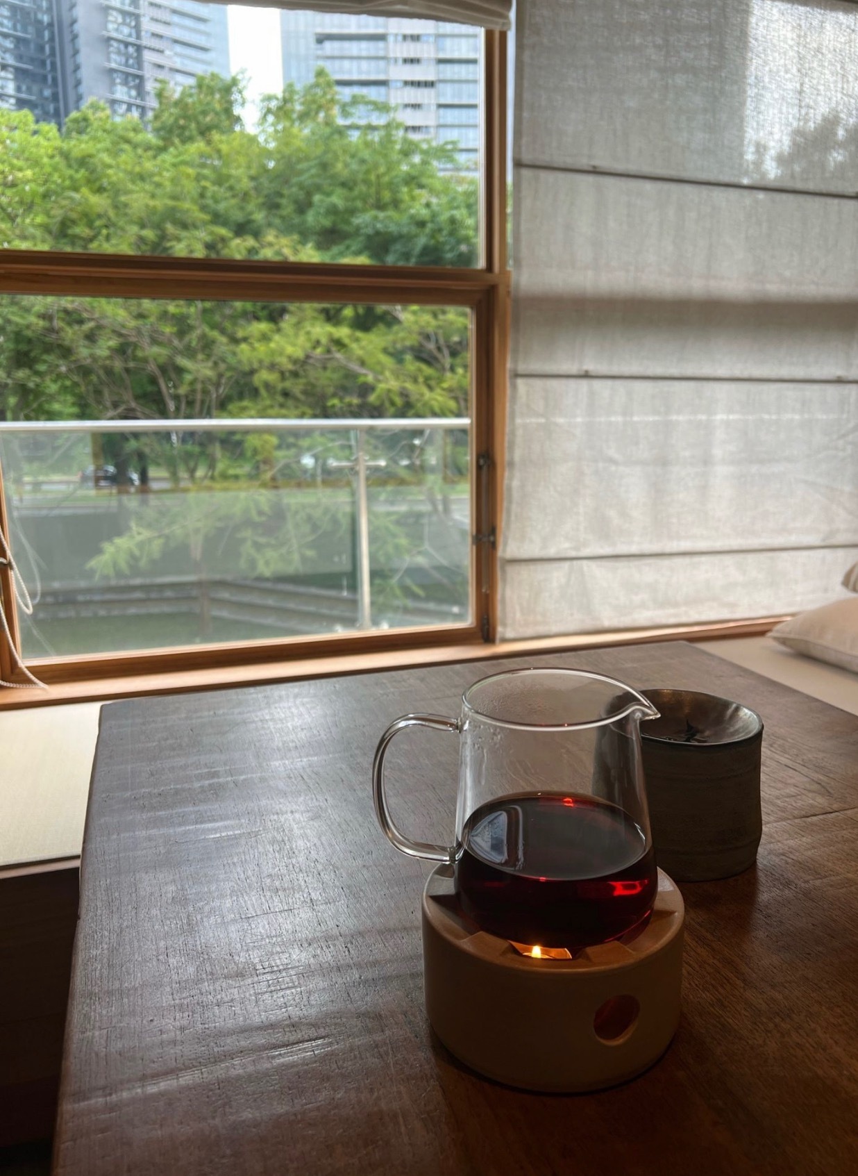 品茶赏器交友  茶，是水写的诗，是时间的艺术。以器为引，以水为媒，在方寸茶席间，