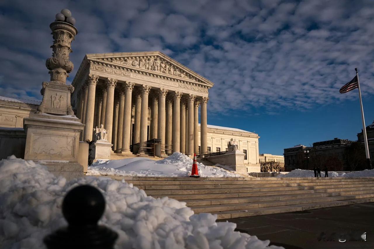 美国最高法院刚刚判定特朗普此前以紧急权力加征全球关税违法无效，结果特朗普立刻换用