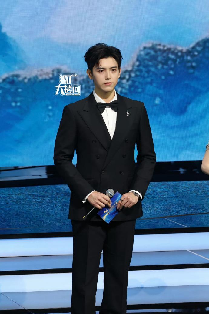 陈飞宇金鸡奖开幕式主持生图 