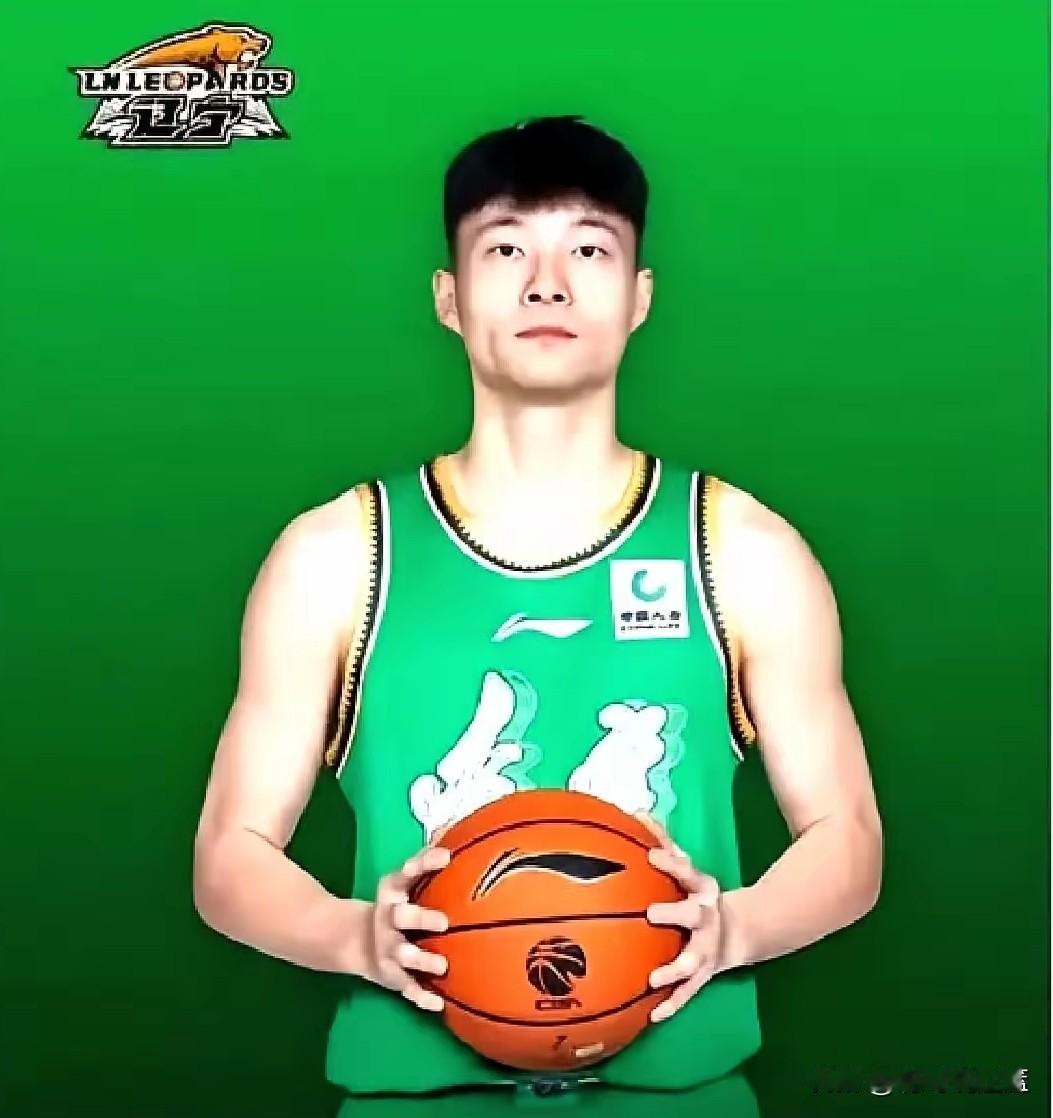 手帝要是转会广东，值不值顶薪？
鄢手骐190cm后卫，偏防守+定点投射；胡明轩1