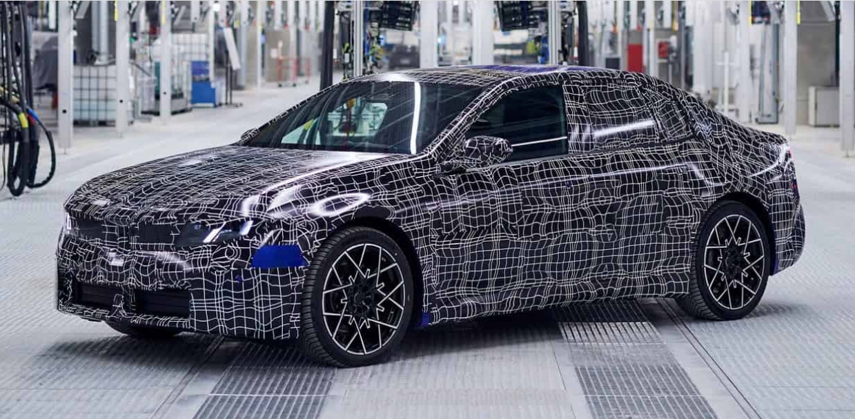 首款新世代i3预量产车下线新车情报局 宝马集团近日在慕尼黑工厂完成了首款新世代（