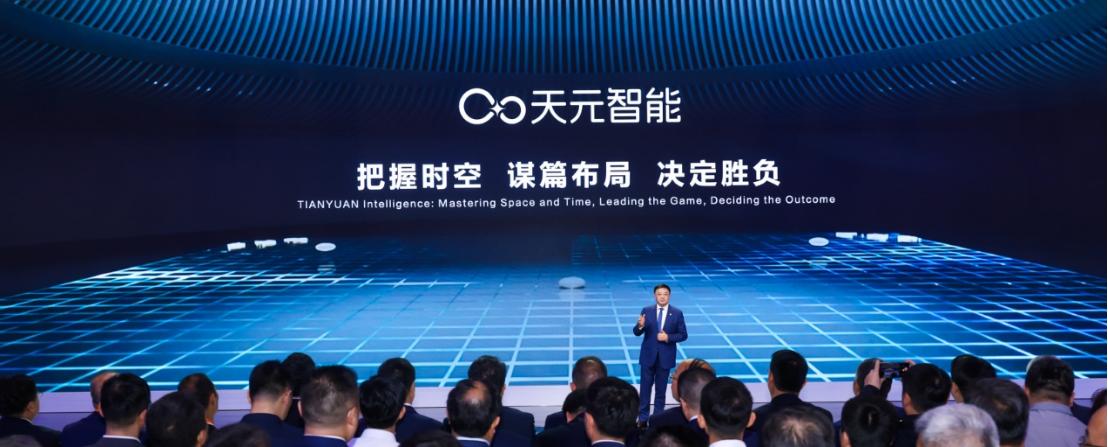 整场发布会，东风汽车副总经理尤峥句句不离“智能”“安全”，可见今年上海车展的定调