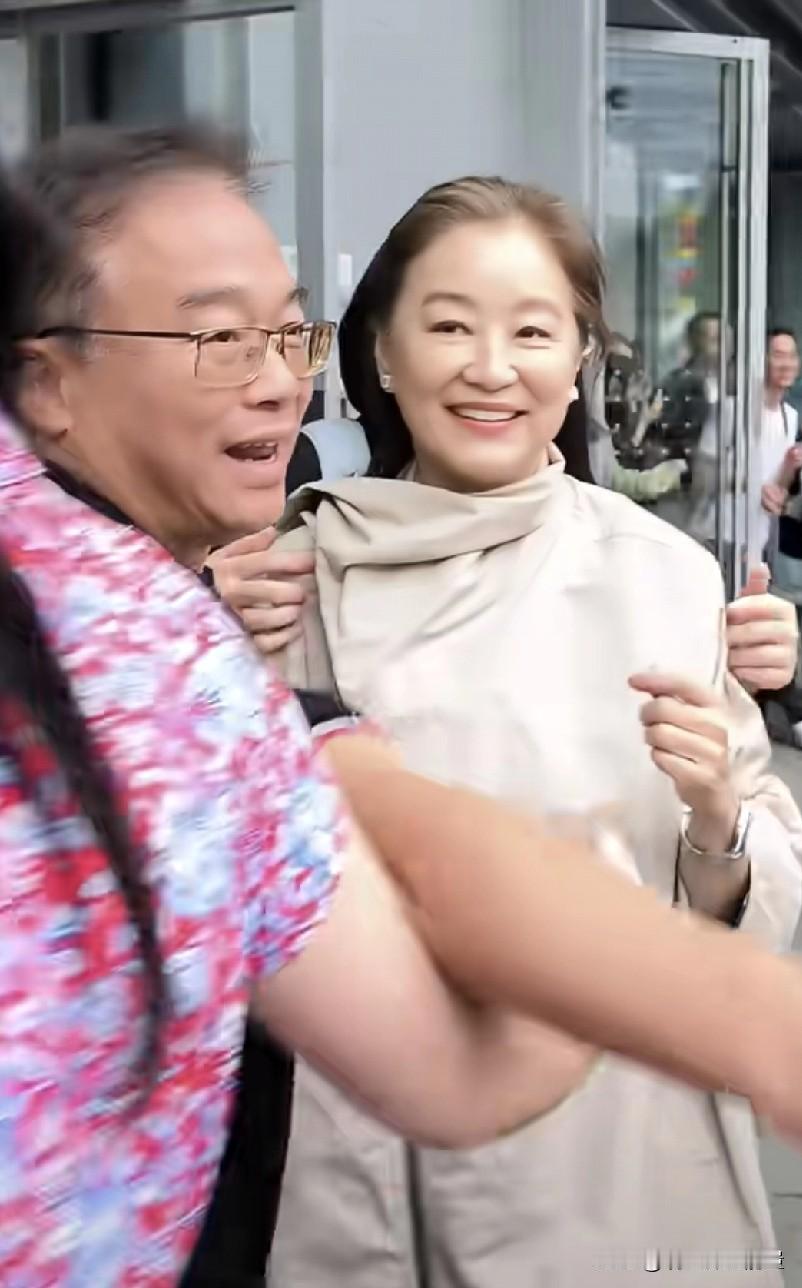 林青霞在我面前走过，永远不朽的东方不败从我面前走过。