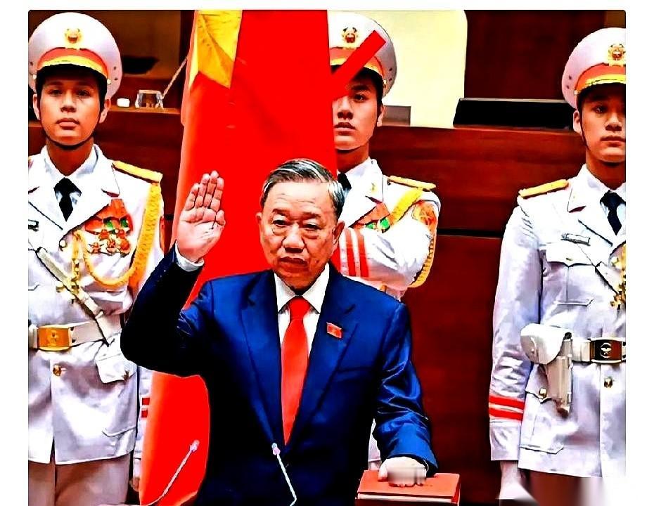 隔壁那场大洗牌，终于落停了。
上来的是个狠人，公安部的头儿，苏林。
之前那场反腐