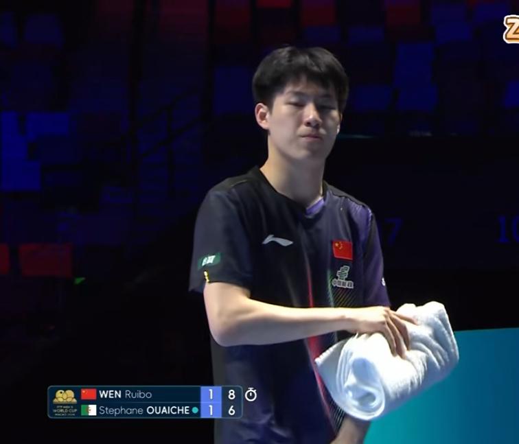 世界杯温瑞博首秀3:1乌瓦切——王励勤主席在看台上加油助威！
3月31日澳门世界