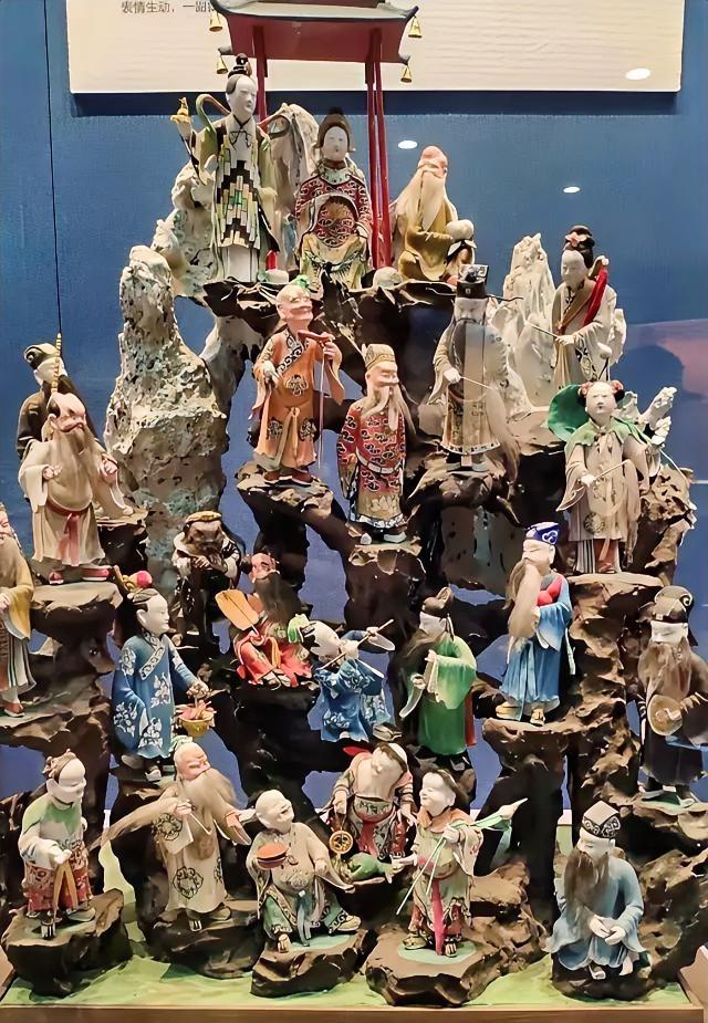 1884年，江苏无锡知县廖纶做了个大胆的决定——拿出120两银子，订制一套惠山泥