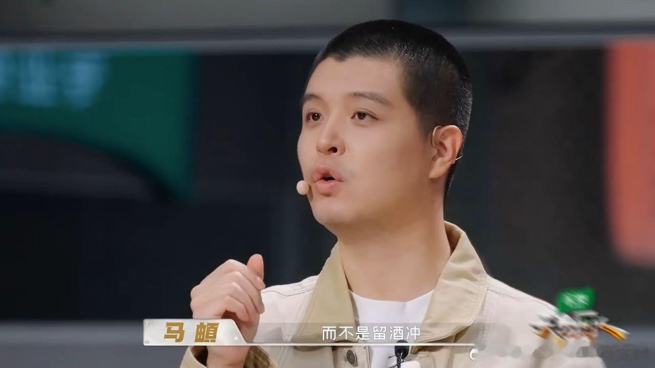 马頔跟素人厨师杠上了马頔当场拆台厨师 糟香三弄端上来马頔直接拆台，热菜酒精挥发的