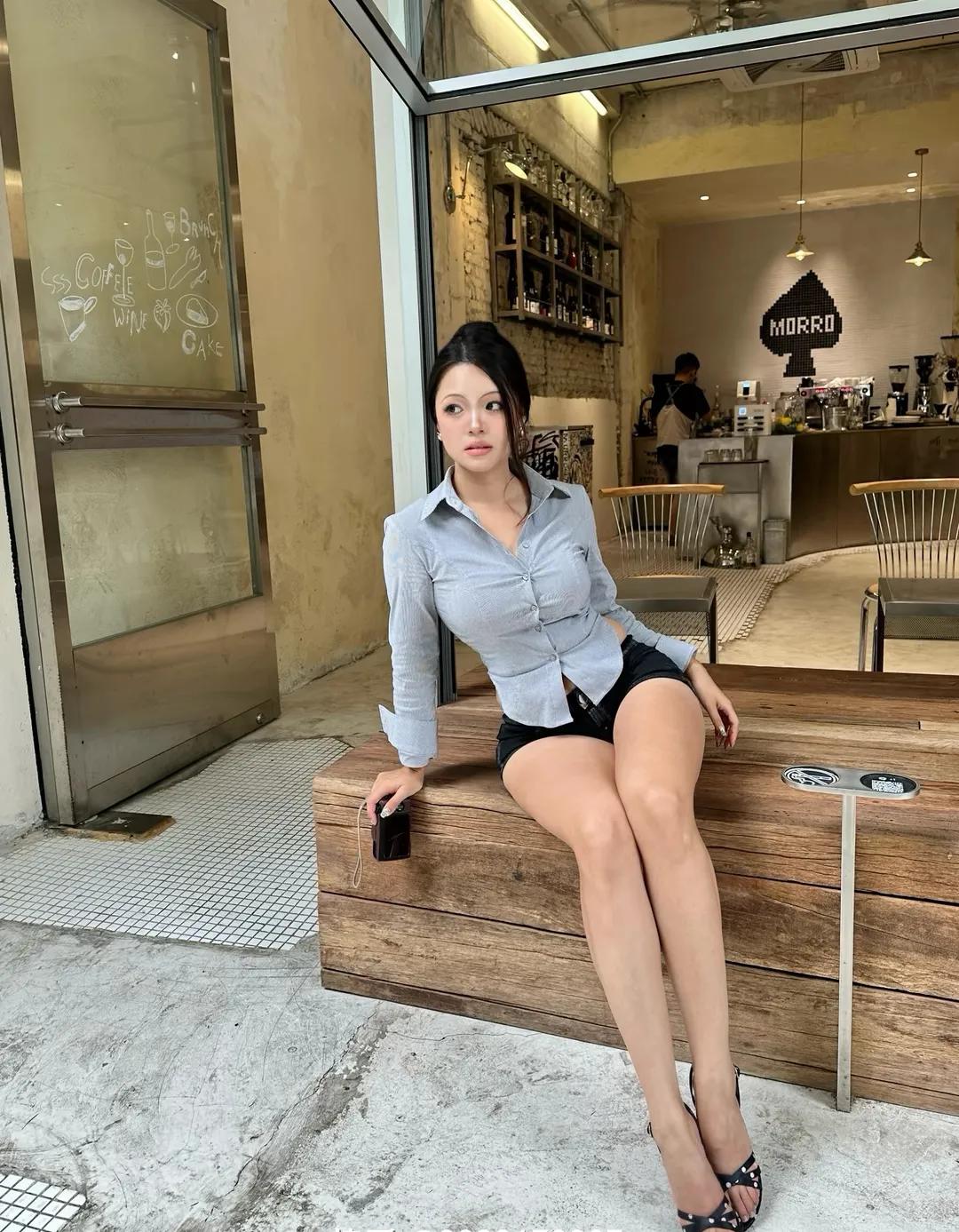 白富美的幸福街拍1#更是富豪的千金# #美丽的假千金# #美女与时尚共存# #x