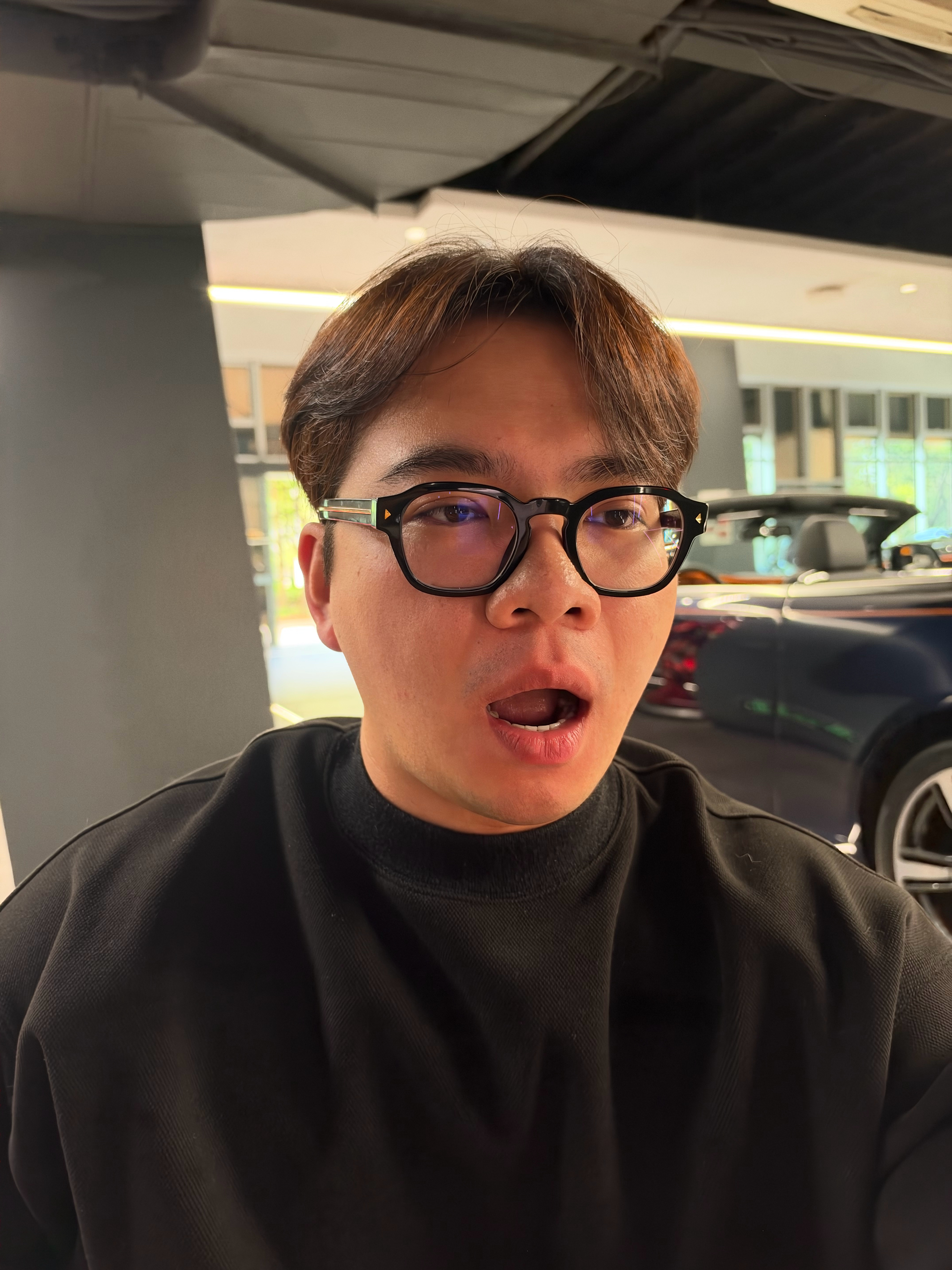 这小子也是准时卡点来上班阿 ​​​