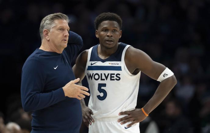 4月23日讯 今日森林狼主帅芬奇在球队训练结束后接受了媒体采访。谈到爱德华兹本轮