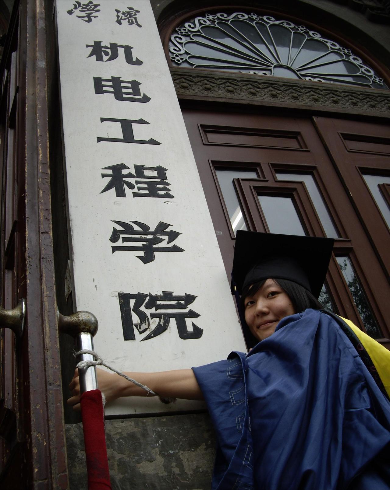 把“天空之城”搬进卧室，需要多少钱？只需要200块钱！不错，你没看错！
最近抖音