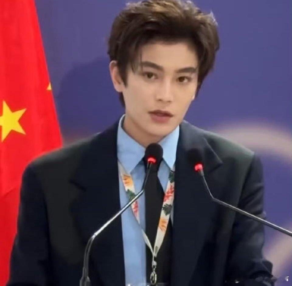 脚踏实地努力的人终究会发光，丁禹兮就是最好的证明， 他的成功让每个努力的人看到希