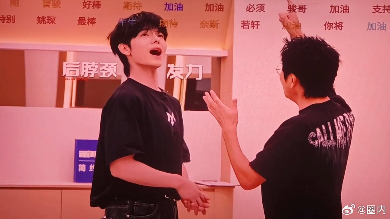 曾辉版牛来曾辉练声mama牛来了 曾辉练声mama，孙楠在一旁指导，真的好像牛来