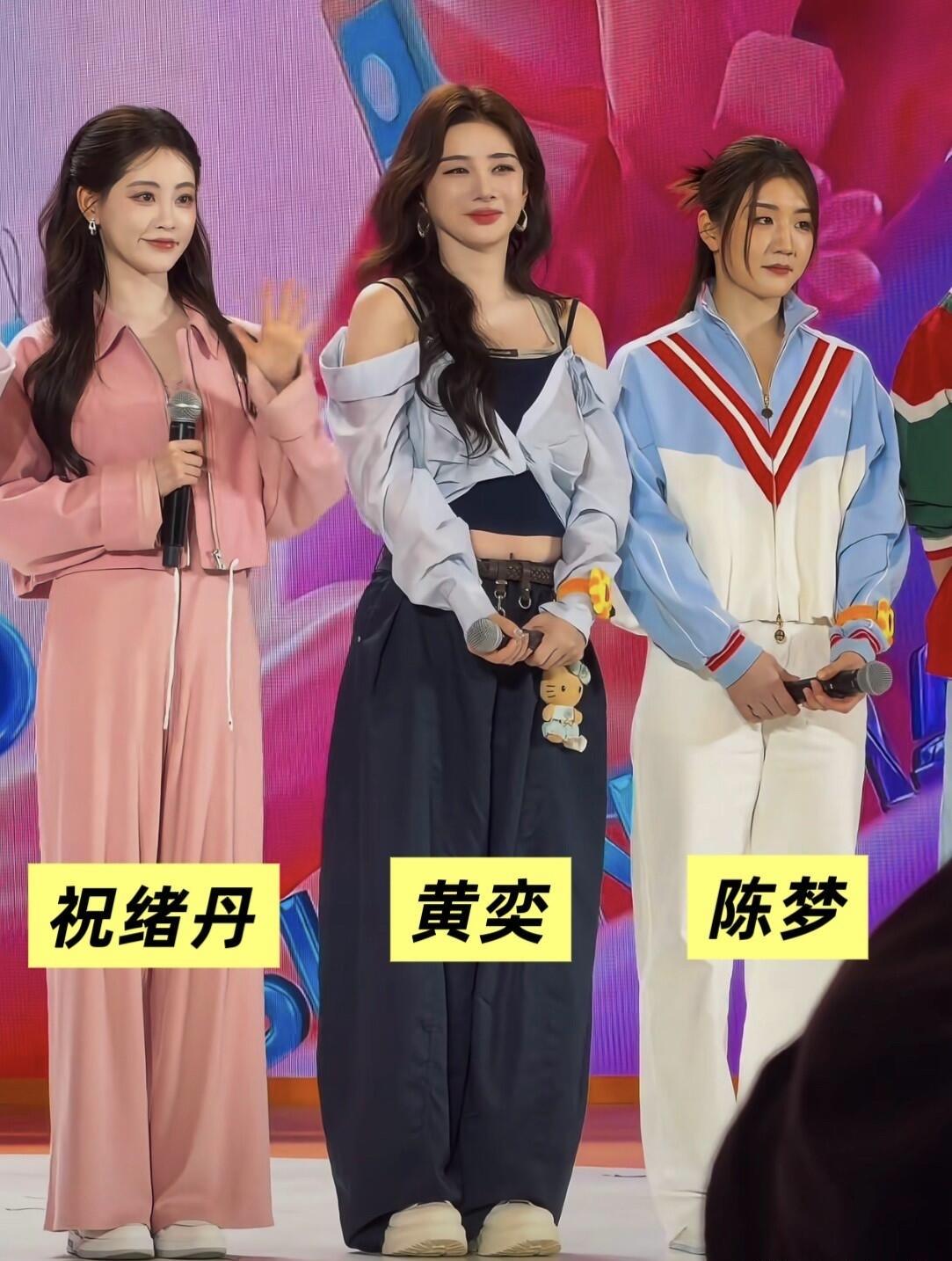 48岁的黄奕真是越来越有气质了，脸部有点发福了，身材也圆润了，气质一下子就上来，