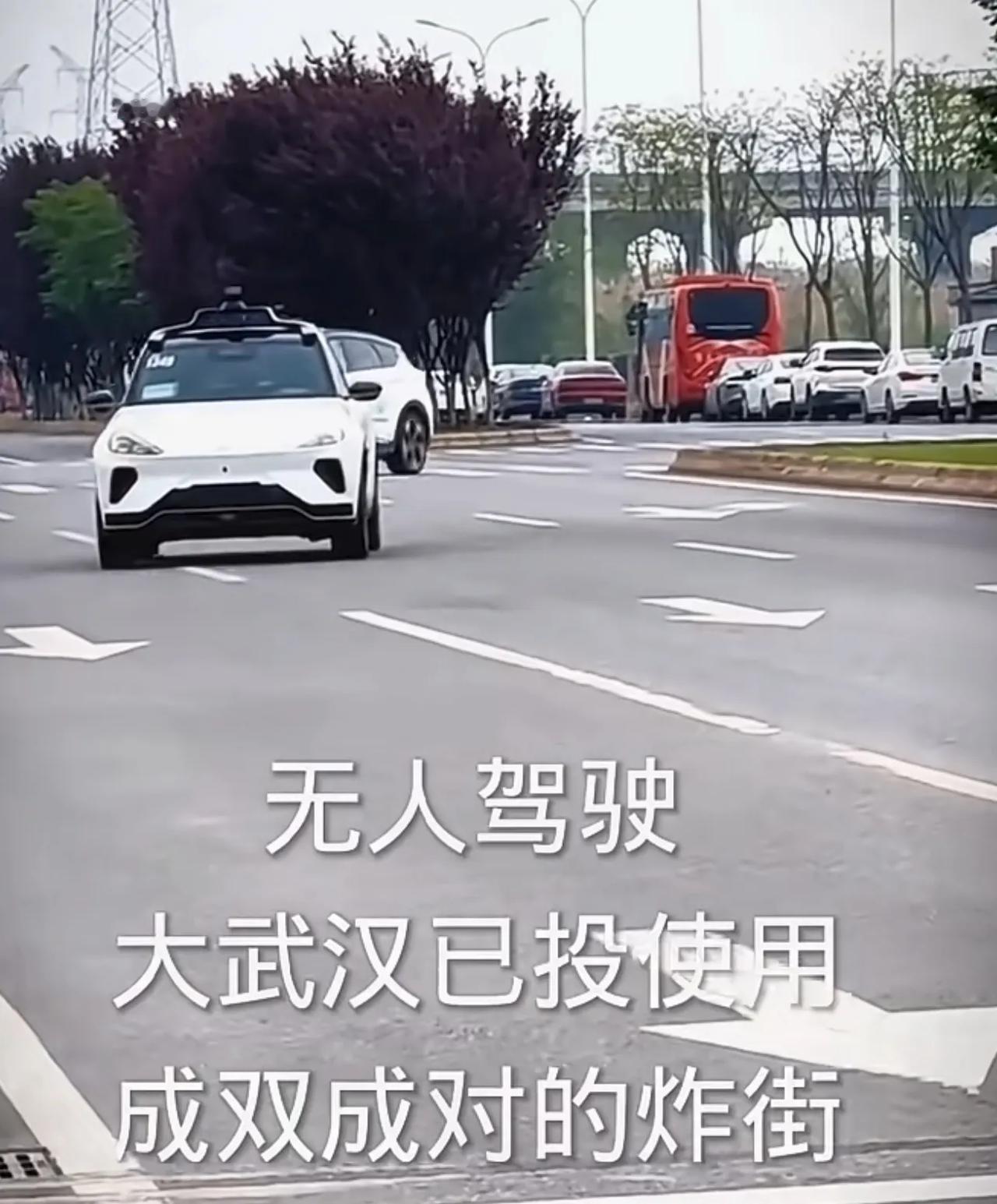 中年人失业两大重要就业途径，送外卖，网约车。
这下开始无人驾驶了，网约车这条路看