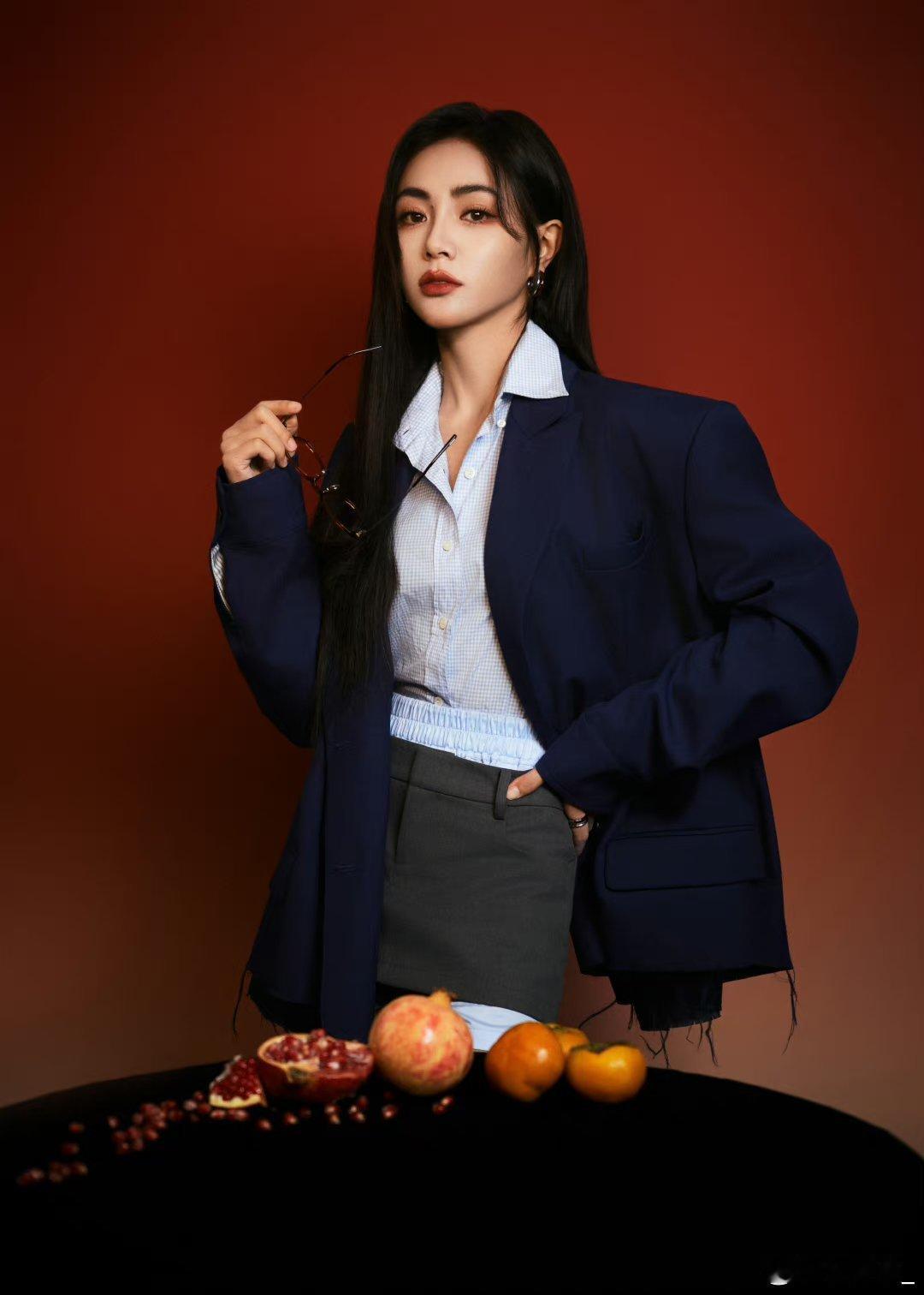 #谢可寅好会穿#没错没错！谢可寅的穿搭简直就是职场女性的典范啊！她总是能把职业装