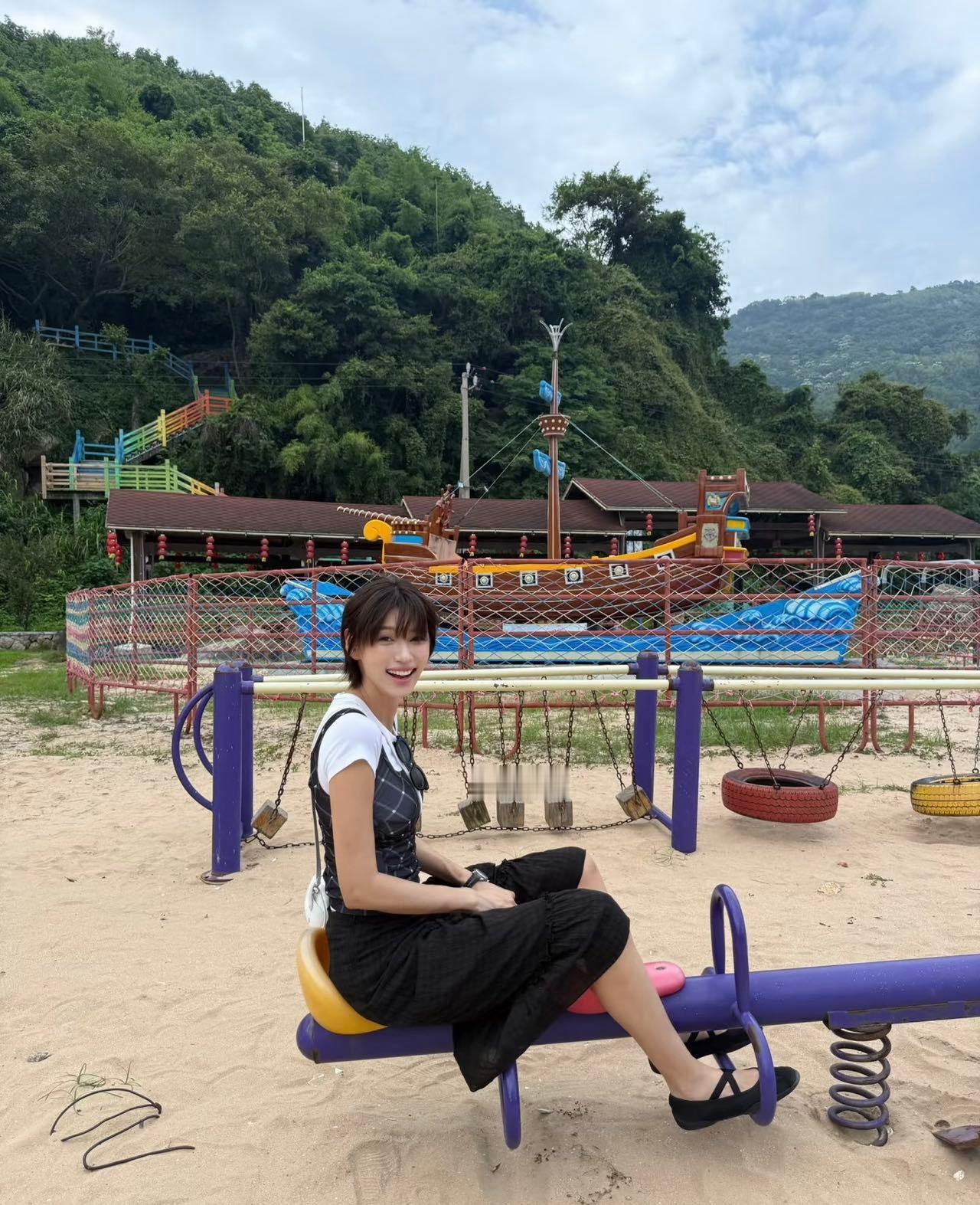 王丹妮开碰碰车眼里只有对胜利的渴望 好喜欢王丹妮多元化的样子🥹以前是酷飒的大女