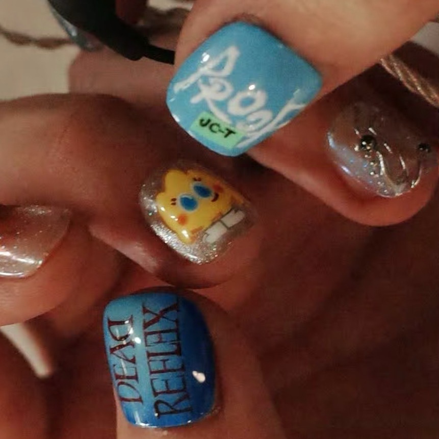 我们会不会太暧昧了老公，不仅把我戴手上，还戴在中指