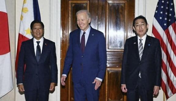菲律宾防特奥多罗警告中国，如果解放军还在黄岩岛黄岩岛、西沙等空域限制“飞行自由”