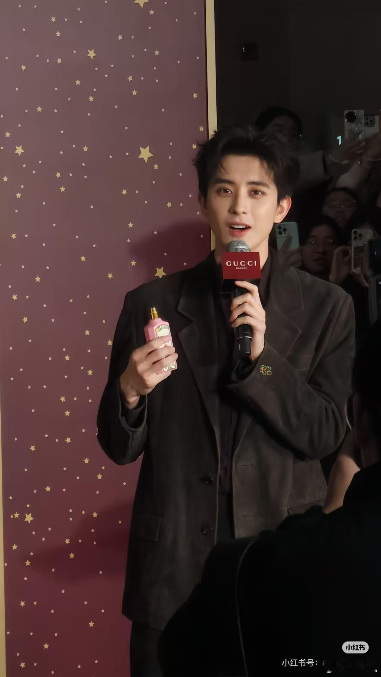 敖瑞鹏可以的，gucci的合作越来越深入了，咱就是说大帅哥长得帅也很洋气，这种牌