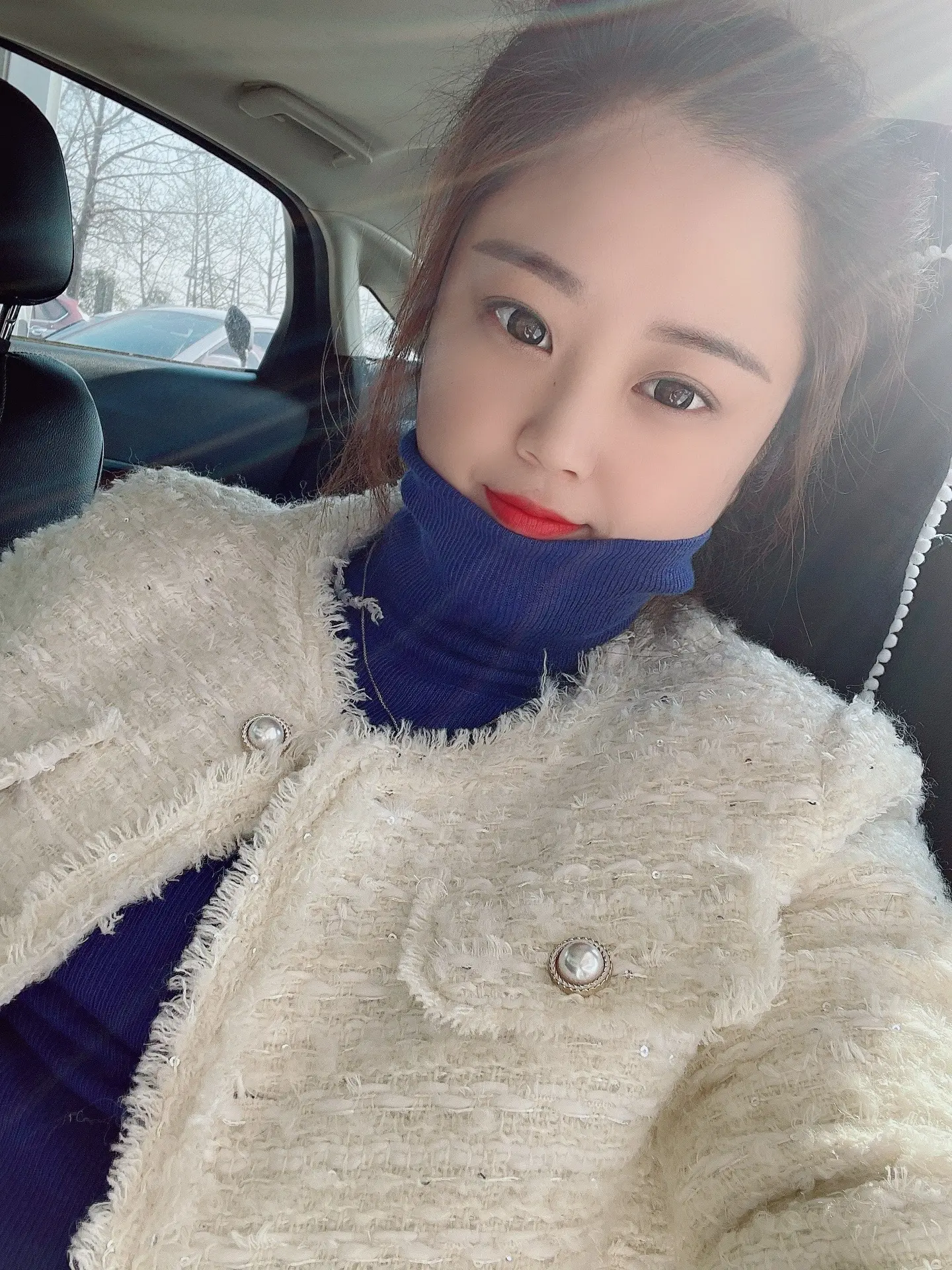 出来谋生 不要相信人品 而是要相信人性 因为在利益面前 人品会变 人性不会变.