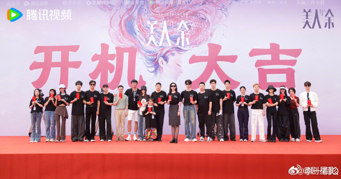 李一桐美人余开机生图李一桐美人余开机生图，亲手为自己加冕，完全是女王啊啊啊，期待