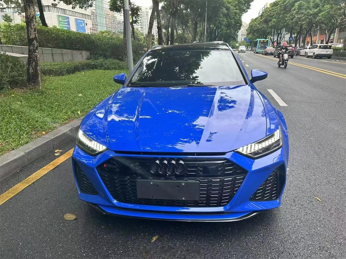 奥迪 RS6 4.0T Avant 极品二手车[酷]稀有诺伽罗蓝车漆，带蓝色陶瓷