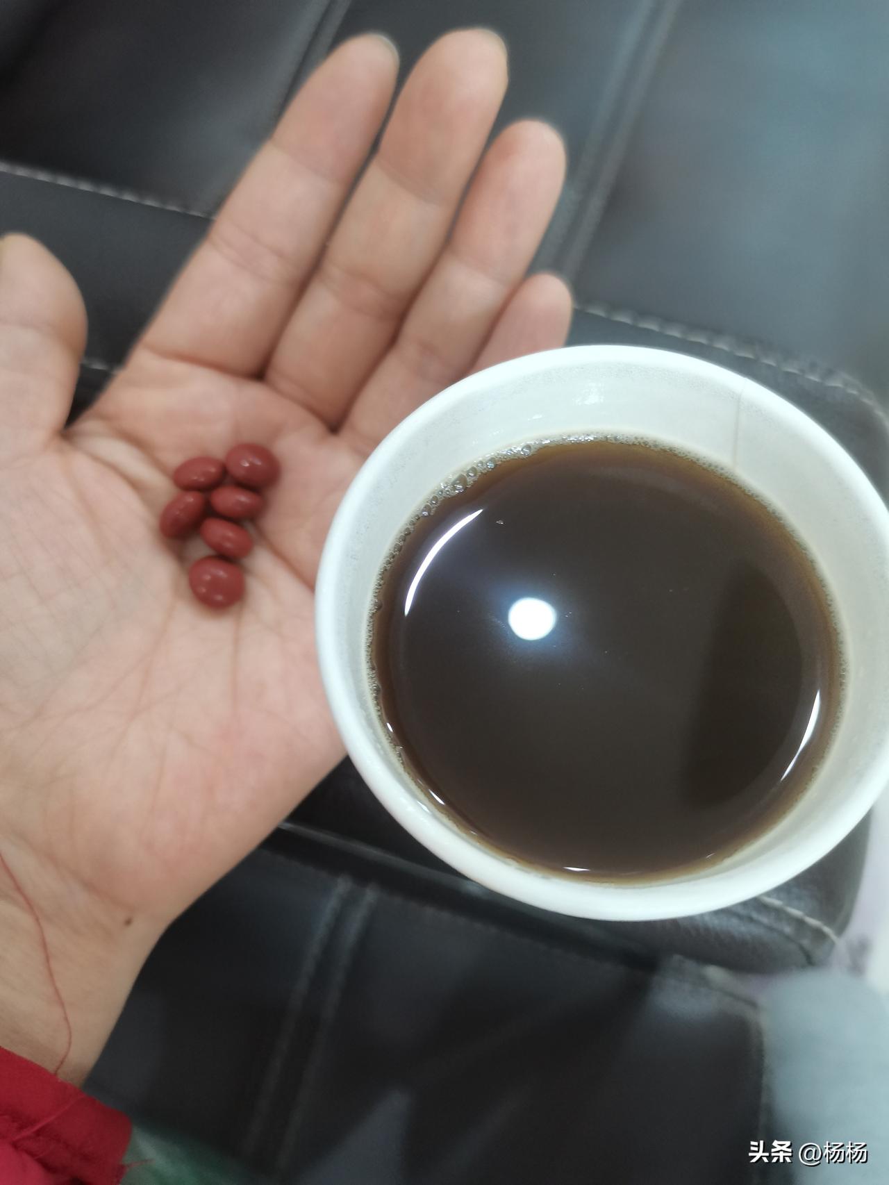 这个问题我也想知道，鼻炎能治好吗？
我今年吃了三个多月中药花了五千多了，

现在