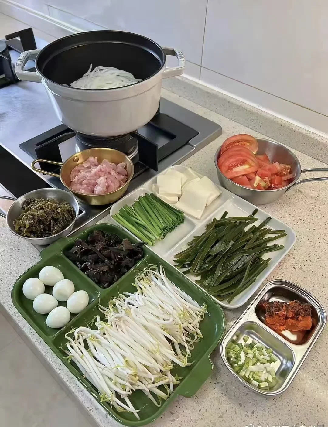 抑郁的头号症状就是不断反刍痛苦。 然而这种对痛苦病态的痴迷状态却在很多...