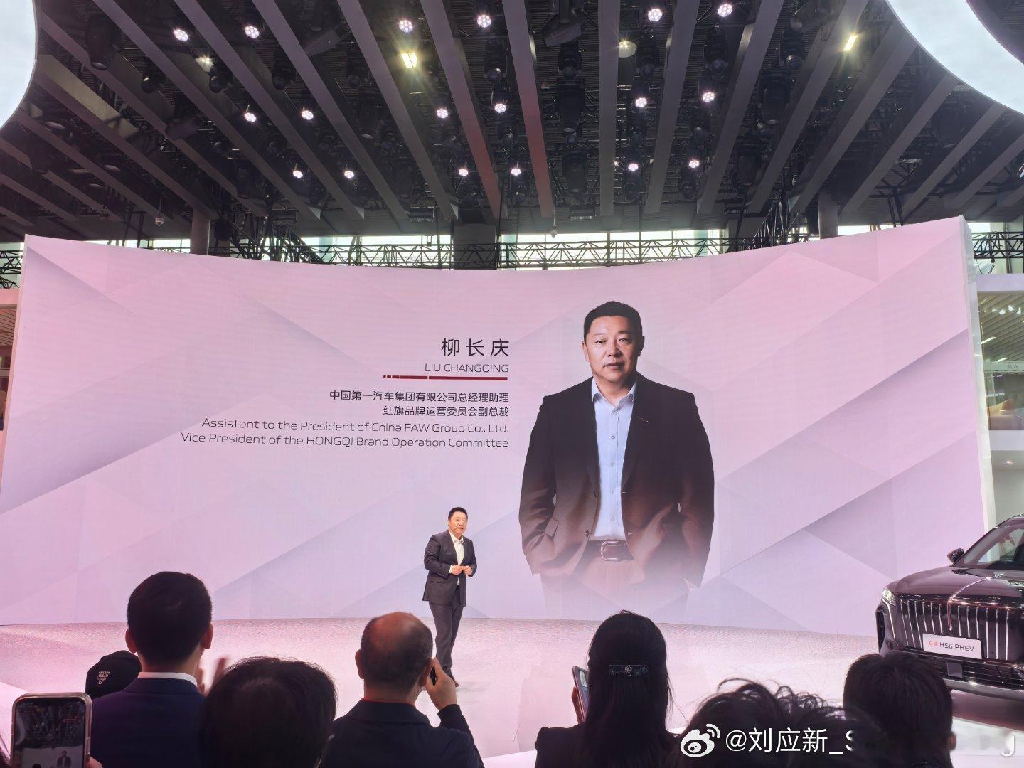 从香格里拉到广州，满油满电一口气跑了2327.343公里！在吉尼斯官方认证下，红