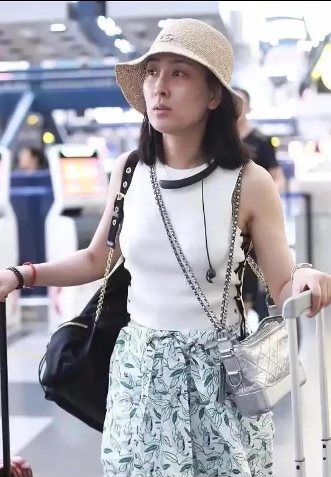 马苏真人真相，身材保持得不错。