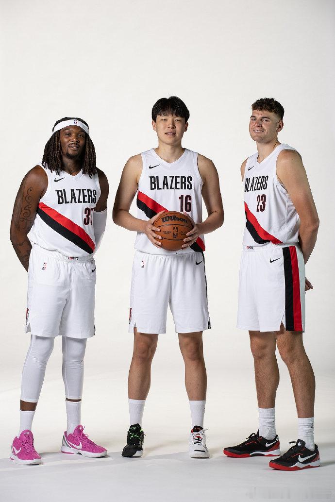 Evan Sidery报道：波特兰开拓者队在交易季期间对交易替补中锋罗威持开放态