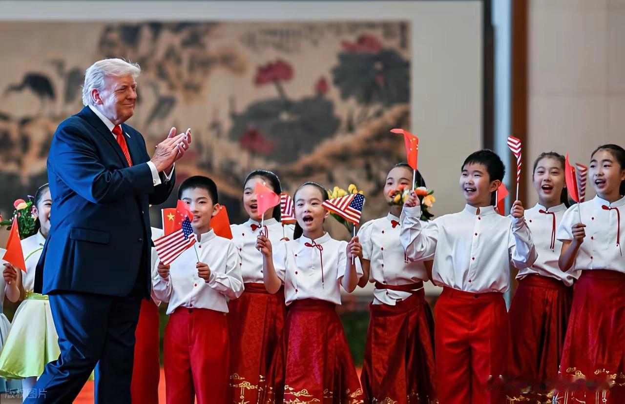 特朗普按耐不住了！

5月14日，他在网上发帖，直接对中国的大型宴会厅表示了强烈