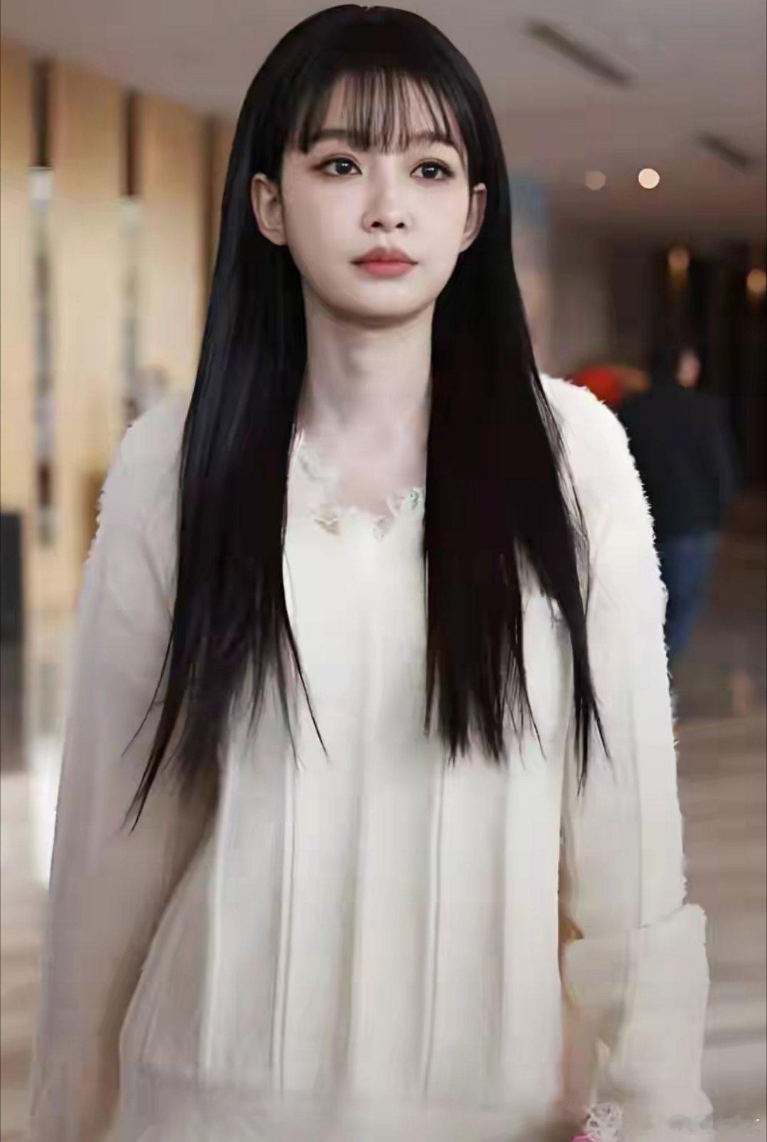 孙怡 吃够了爱情的苦孙怡和闺蜜聊天时一句“现在只被亲情打动，爱情吃太多苦了”。 