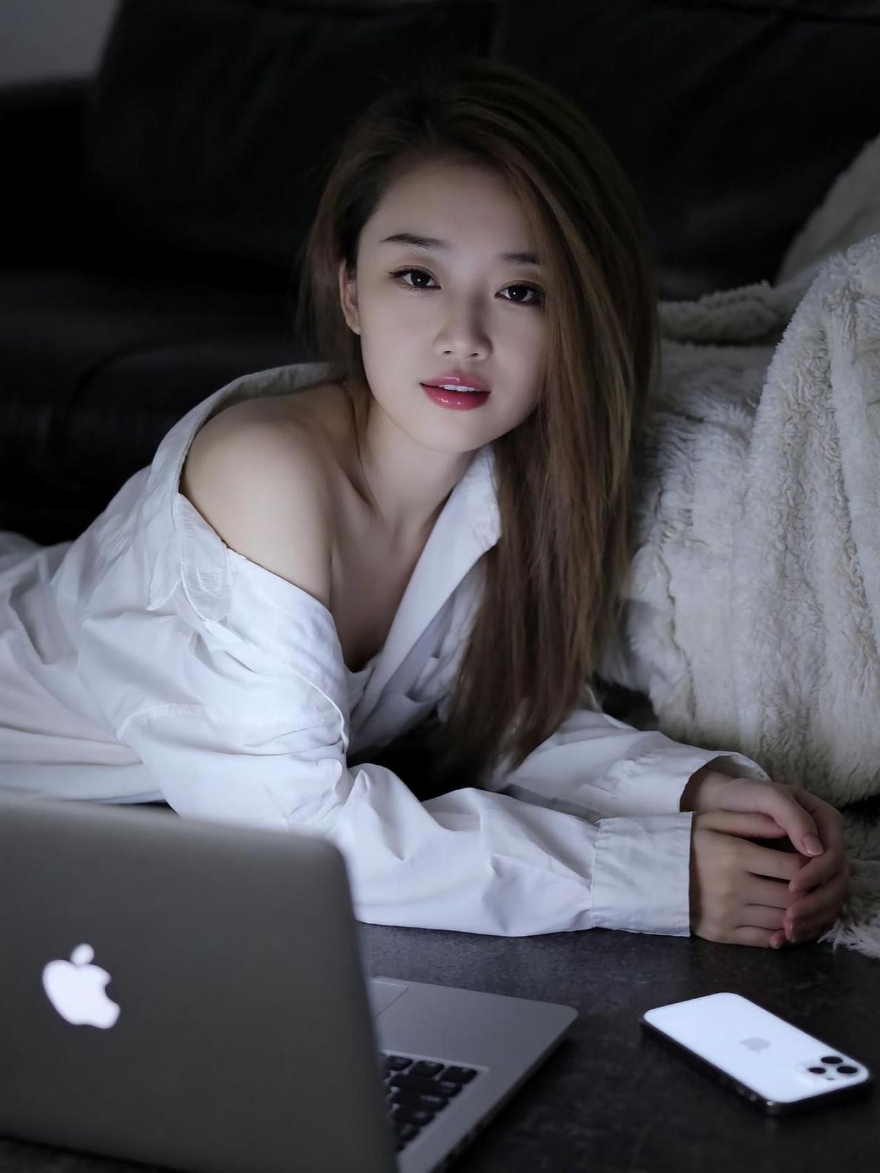 念旧是我的问题，我好想你～AI慵懒氛围感写真 气质穿搭 记录真实生活