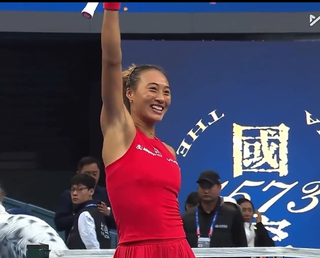 郑钦文vs梅尔滕斯越打越顺，2:0超级强势！这水平打谁都没问题，火力很猛昨梅尔滕