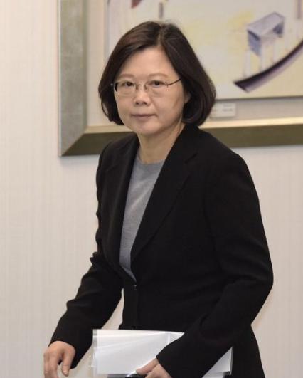 蔡英文罕见发声，我是台湾人并没有错，我是中国人，因为我是念中国书长大的，受的是中