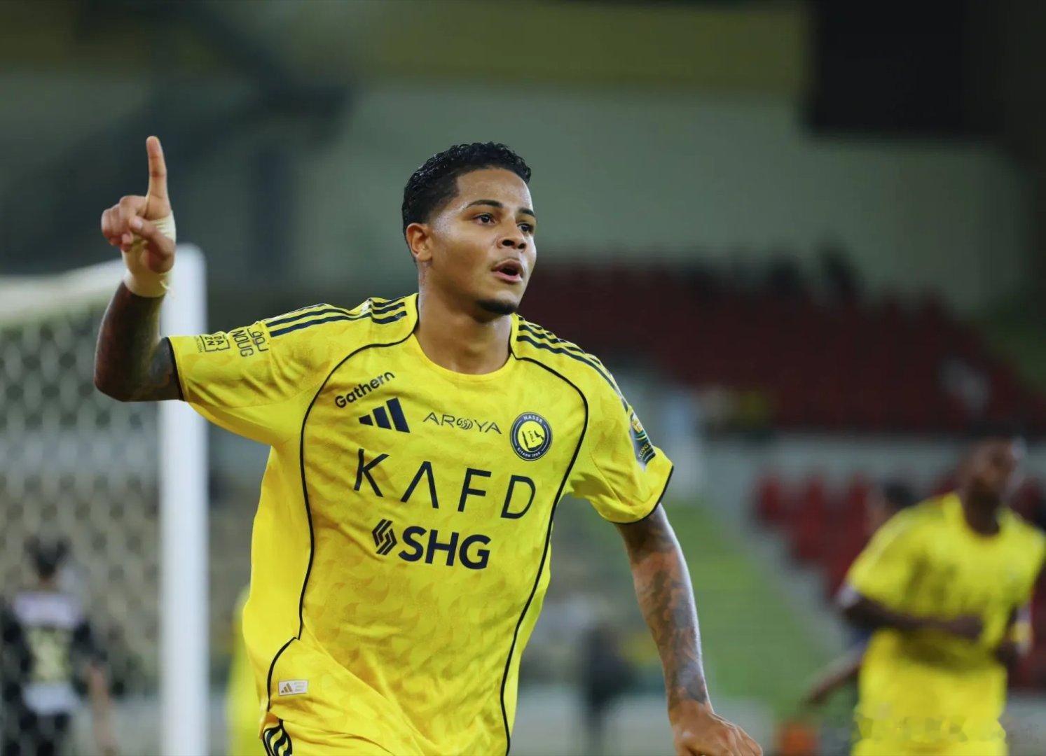 C罗和利雅得 据中东报达马克俱乐部管理层已向利雅得胜利俱乐部正式提出申请，希望租