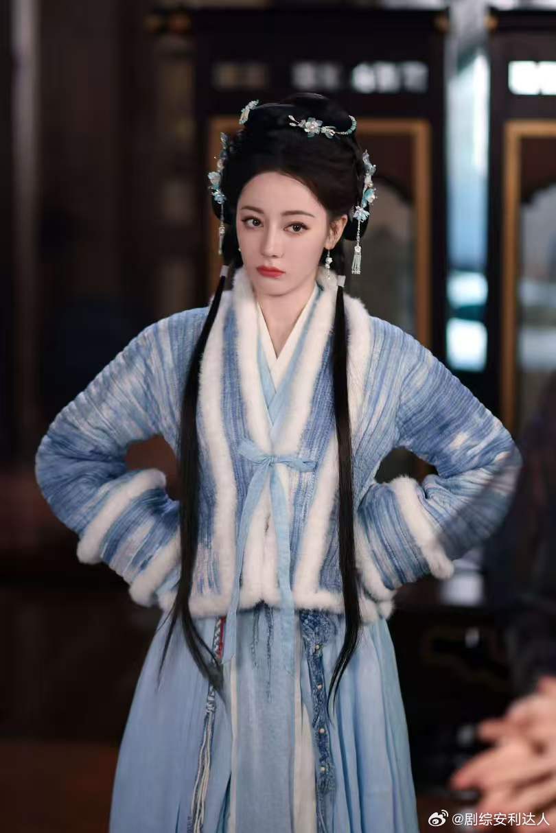 迪丽热巴唱到陈飞宇抱拳了迪丽热巴给陈飞宇唱生日歌迪丽热巴问白日提灯固屏去哪了 没