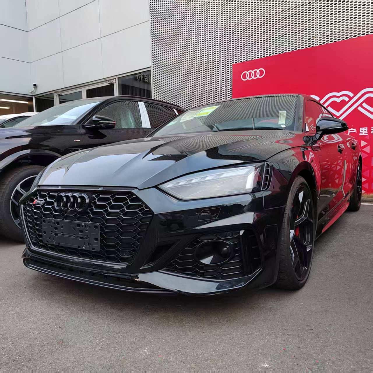 目前奥迪RS5价格还行不选DRC的落地65左右选DRC的落地67左右可以直落全国