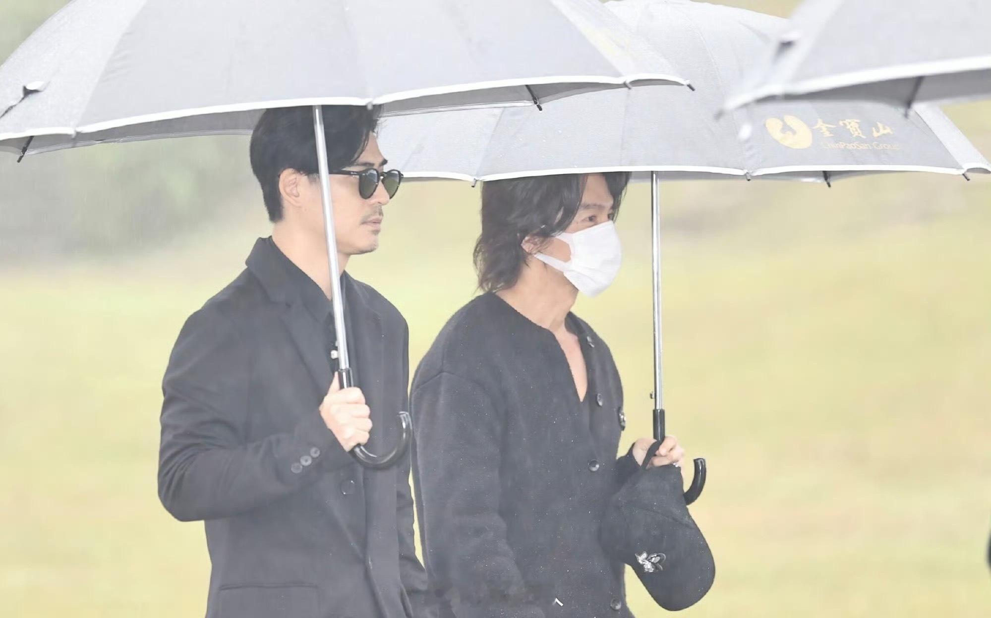 言承旭周渝民现身大S雕像揭幕仪式言承旭周渝民出席大S纪念雕像揭幕仪式仔仔跟言承旭